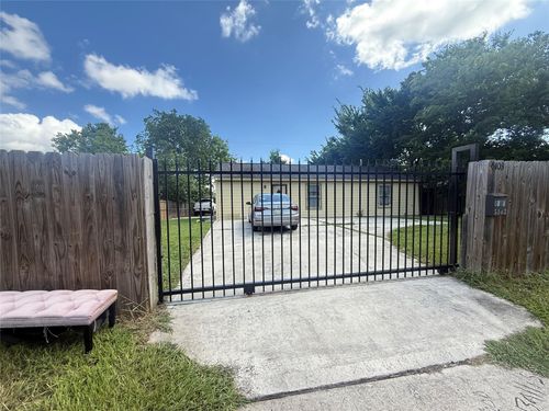 5103 Northridge Dr, Houston, TX, 77033-2945 | Card Image