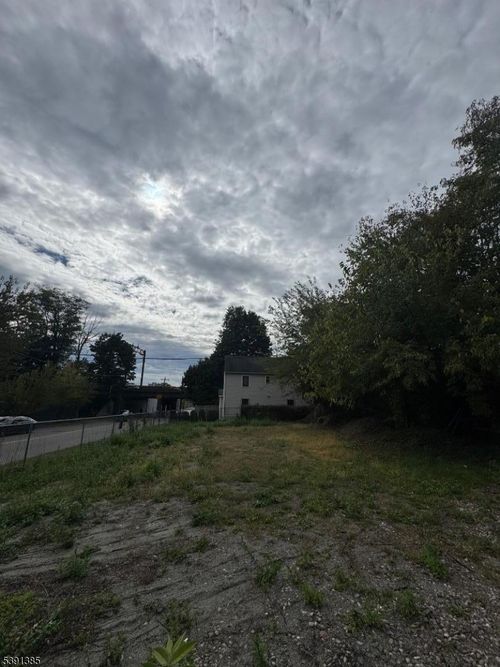 27 Oakwood Ave, Orange, NJ, 07050-3907 | Card Image