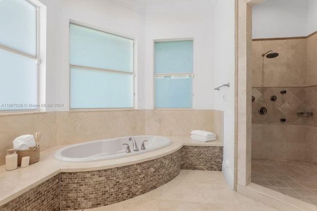 5837 Sw 102 Nd St, House other with 6 bedrooms, 6 bathrooms and null parking in Pinecrest FL | Image 27