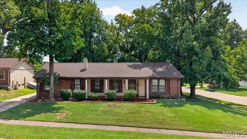3608 Whispering Woods Dr, Florissant, MO, 63031-1156 | Card Image