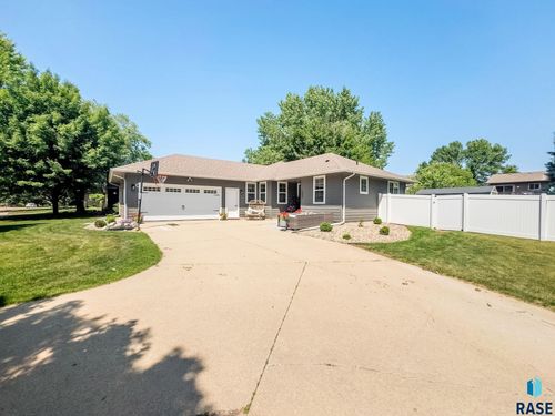 208 W Chapelwood Dr, Brandon, SD, 57005-2110 | Card Image