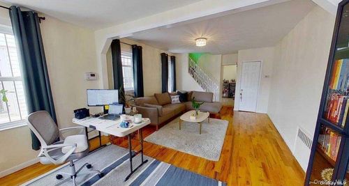 124 115th Ave, S Ozone Park, NY, 11420 | Card Image