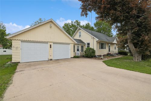 74 Essex Ave Sw, Swisher, IA, 52338-9763 | Card Image