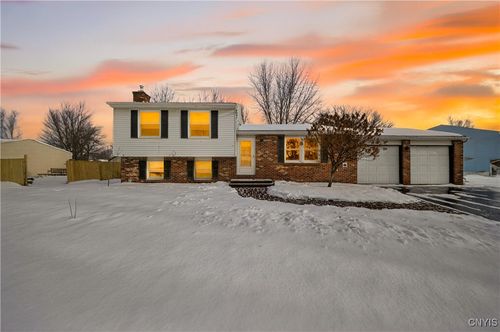 4041 Winterpark Dr, Liverpool, NY, 13090-1607 | Card Image