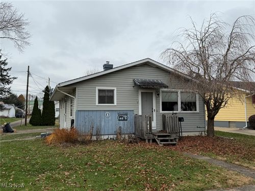 424 3rd St Ne, New Philadelphia, OH, 44663-2736 | Card Image