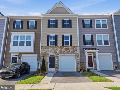 233 Union Ridge Dr, CHARLES TOWN, WV, 25414-5682 | Card Image