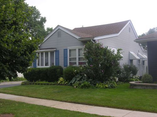 141 Johnson Ave, Libertyville, IL, 60048-1831 | Card Image