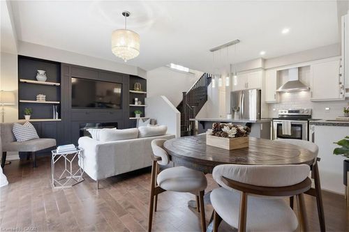 86 Pettitt Dr, Guelph, ON, N1E0M2 | Card Image