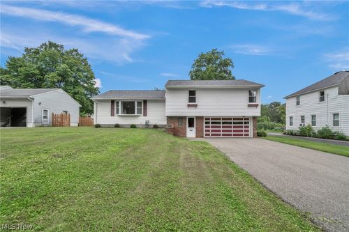 131 Yunker Ct, Elyria, OH, 44035-8431 | Card Image