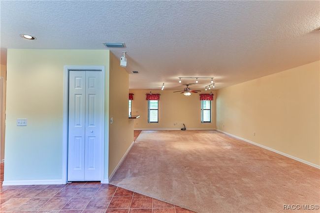 8087 E Decatur Ct, House other with 3 bedrooms, 2 bathrooms and 3 parking in Floral City FL | Image 9