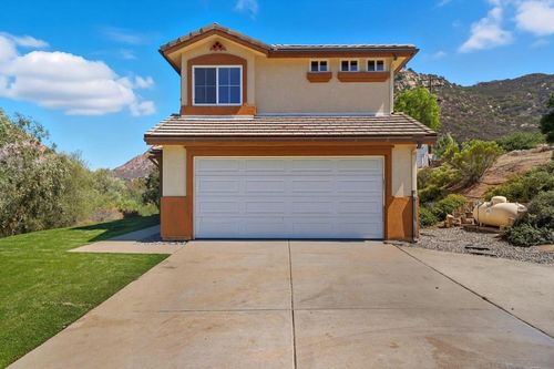 860 Renfro Way, El Cajon, CA, 92019-1423 | Card Image