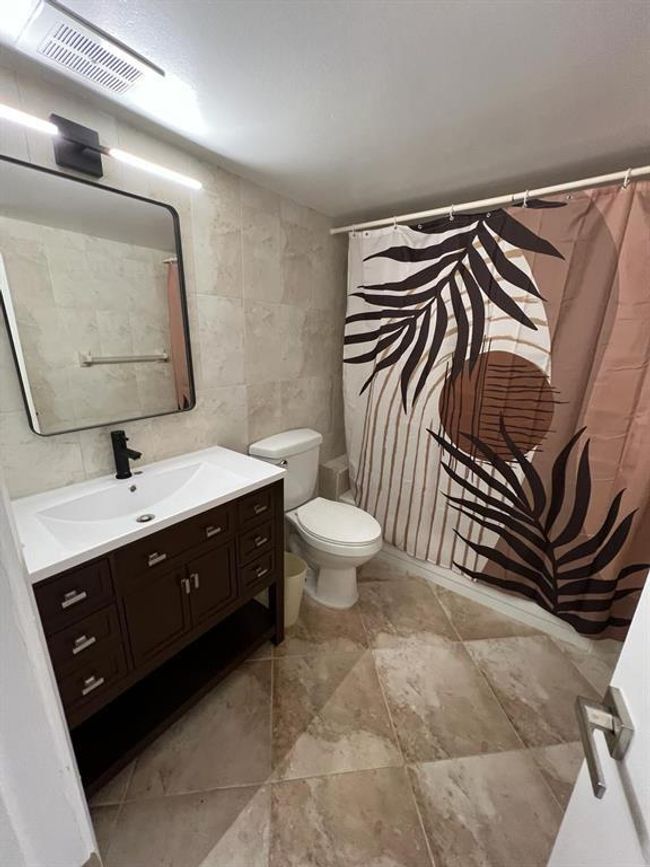 APT-206K - 351 Ne 19 Th Pl, Condo with 2 bedrooms, 2 bathrooms and null parking in Wilton Manors FL | Image 13