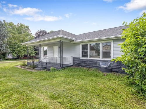 140 E Walnut Street, Cedarville, IL, 61013 | Card Image