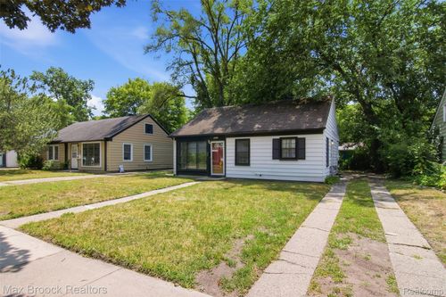 10431 Corning St, Oak Park, MI, 48237-3919 | Card Image