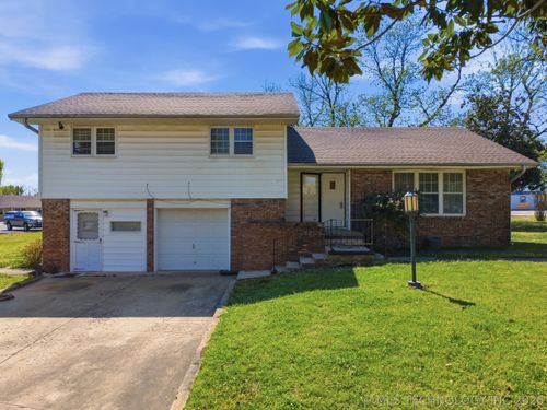 222 Se 3rd St, Pryor, OK, 74361-5212 | Card Image