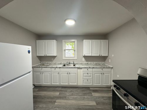 1-82 W Coit Street, New London, CT, 06320 | Card Image