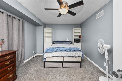 2635 N Elsie Ave, Davenport, IA, 52804-1323 | Card Image