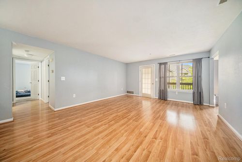 1307 Millbrook Trl, Ann Arbor, MI, 48108-5918 | Card Image