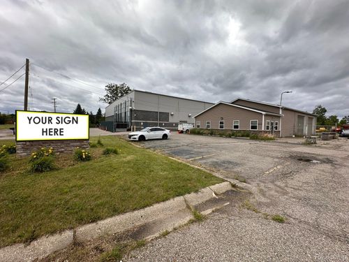 3245 Card Drive, Burton, MI, 48529 | Card Image