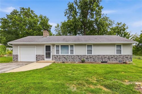 6807 N Brookside Rd, Pleasant Valley, MO, 64068-7875 | Card Image