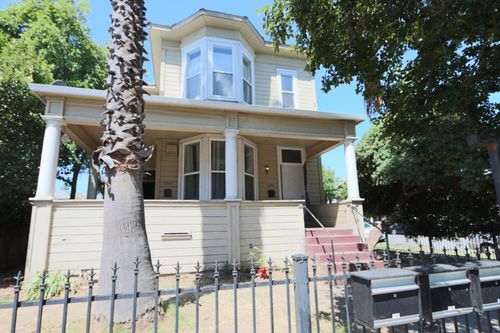 8 W Willow Street, Stockton, CA, 95202 | Card Image