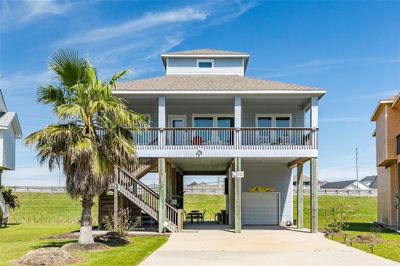 Great curb appeal with palm trees | Image 2