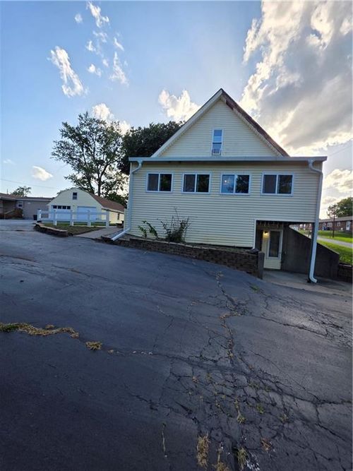 8215 Schell Rd, Pleasant Valley, MO, 64068-8605 | Card Image