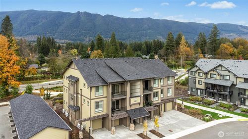 h-204-1845 Se 12th Pl, North Bend, WA, 98045-8333 | Card Image