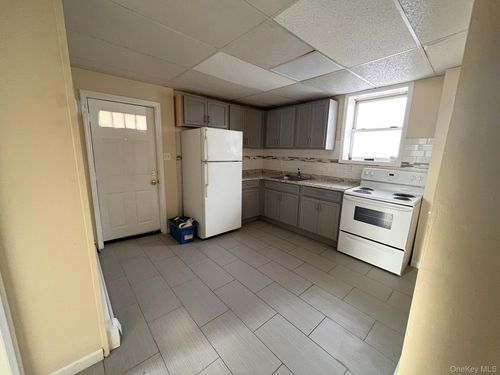 apt-2r-824 Main St, Poughkeepsie, NY, 12603-1866 | Card Image