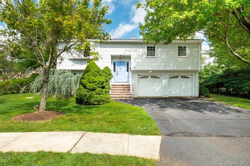 25 Meyer Oval, Pearl River, NY, 10965-2525 | Card Image
