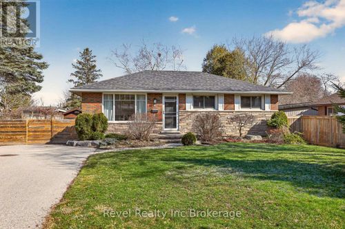 8 Elmwood Pl, Woodstock, ON, N4S2K6 | Card Image