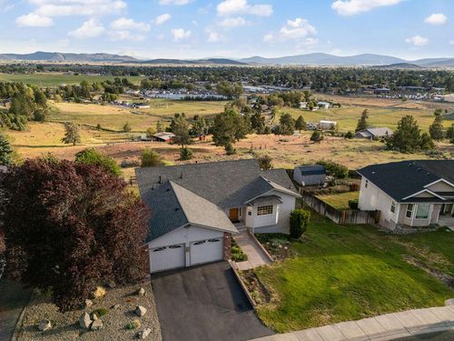 2220 Kimberly Dr, Klamath Falls, OR, 97603-5300 | Card Image