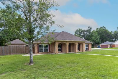 300 Hendricks Pl., House other with 4 bedrooms, 2 bathrooms and null parking in Silsbee TX | Image 3