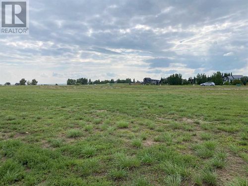 35 Kingfisher Bay, Lake Newell Resort, AB, T1R0X6 | Card Image