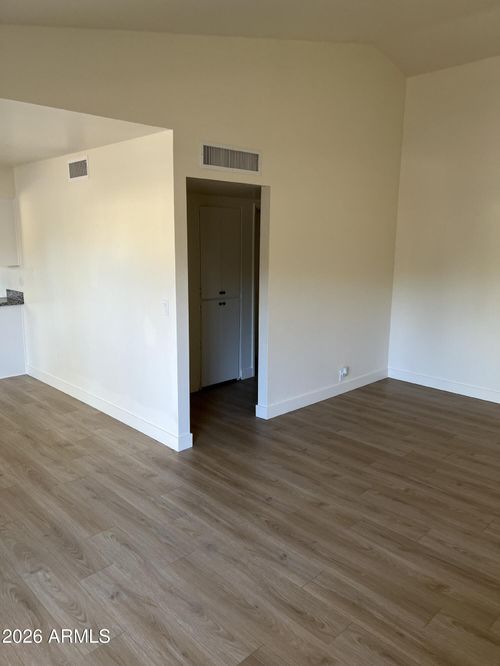 104-10 W Concorda Dr, Tempe, AZ, 85282-3537 | Card Image