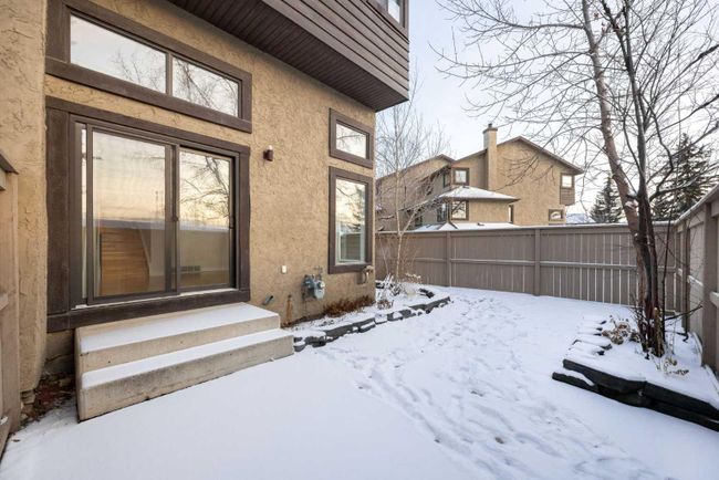 58 Glamis Gardens Sw, Home with 2 bedrooms, 2 bathrooms and 4 parking in Calgary AB | Image 30