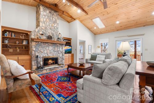 277-114 Little Sugar Ln, Sugar Mountain, NC, 28604-7142 | Card Image