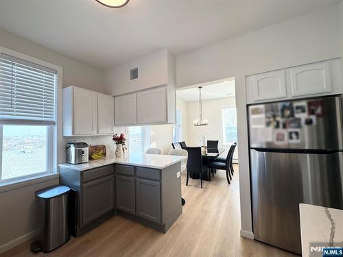 335B Hackensack St, Carlstadt, NJ, 07072-1043 | Card Image