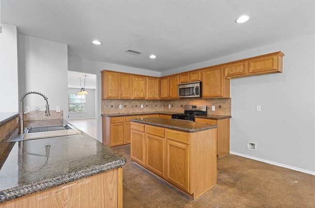 18222 Winding Timbers Ln, House other with 4 bedrooms, 3 bathrooms and 2 parking in Humble TX | Image 6