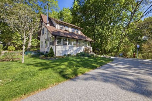 4 Mostika Rd, Woburn, MA, 01801-1704 | Card Image