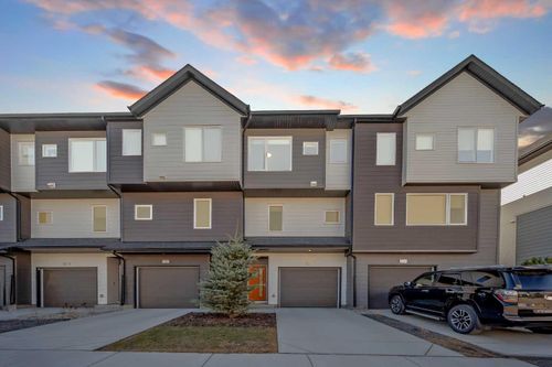 341 Skyview Ranch Circle Ne, Home with 3 bedrooms, 2 bathrooms and 3 parking in Calgary AB | Card Image