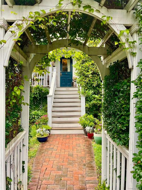 320 N Midland Ave, Nyack, NY, 10960-1525 | Card Image