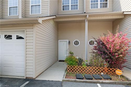 apt-f-200 Rodelia St, Thomasville, NC, 27360-5187 | Card Image