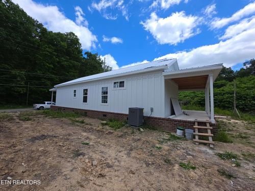 423 Roslyn Ave, Cumberland Gap, TN, 37724-3428 | Card Image