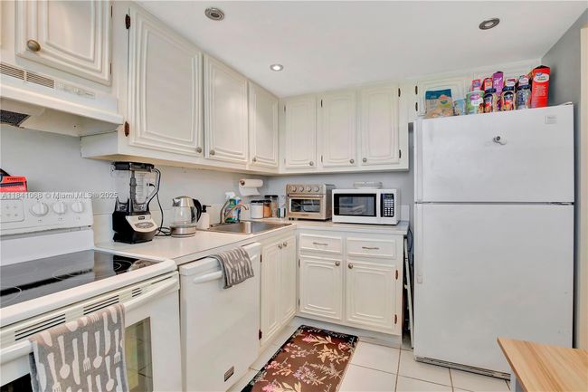 APT-461 - 3651 Environ Blvd, Condo with 2 bedrooms, 2 bathrooms and null parking in Lauderhill FL | Image 18