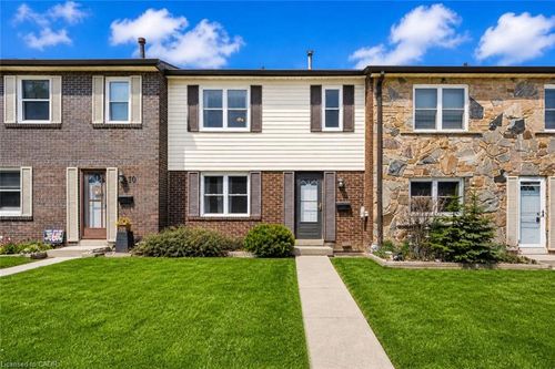 11-2825 Gananoque Dr, Mississauga, ON, L5N1V6 | Card Image