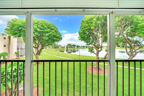 212-5250 Las Verdes Cir, Delray Beach, FL, 33484-8072 | Card Image