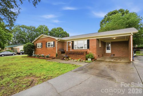 913 Gasser Dr Sw, Concord, NC, 28027-7051 | Card Image