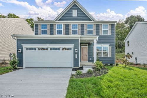 441 Hidden Feather Dr, Chardon, OH, 44024-1432 | Card Image