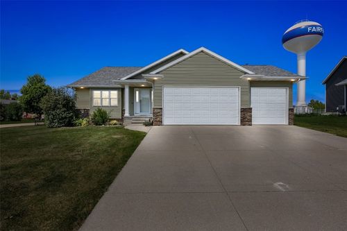 301 Sunflower Dr, Fairfax, IA, 52228-7608 | Card Image